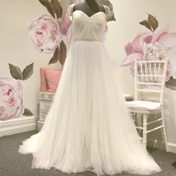 PLUS SIZE WATTERS WEDDING GOWN! - Picture 4 of 8